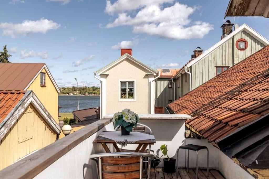 Central Laegenhet I 1700-Talshus Vastervik Exterior photo
